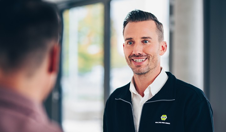 Außendienstmitarbeiter Kundengespräch