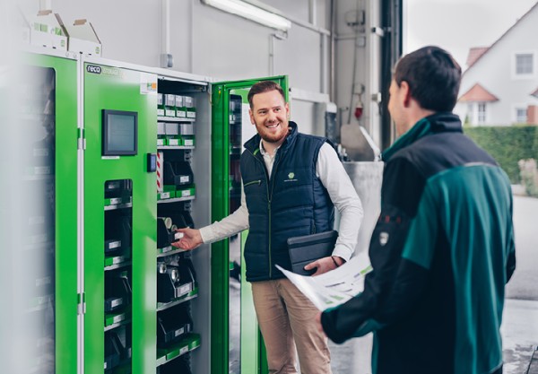 Außendienstmitarbeiter und Handwerkkunde